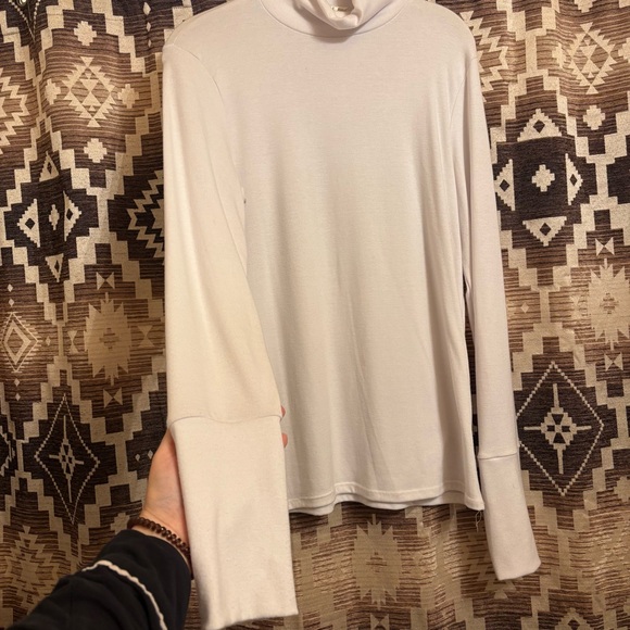 Women’s White BKE Turtleneck / Layering top, Size L / Large. Soft & Stretchy! - Picture 2 of 7